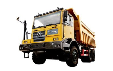 Camion-benne tout-terrain