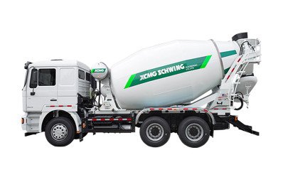 Camion malaxeur à béton